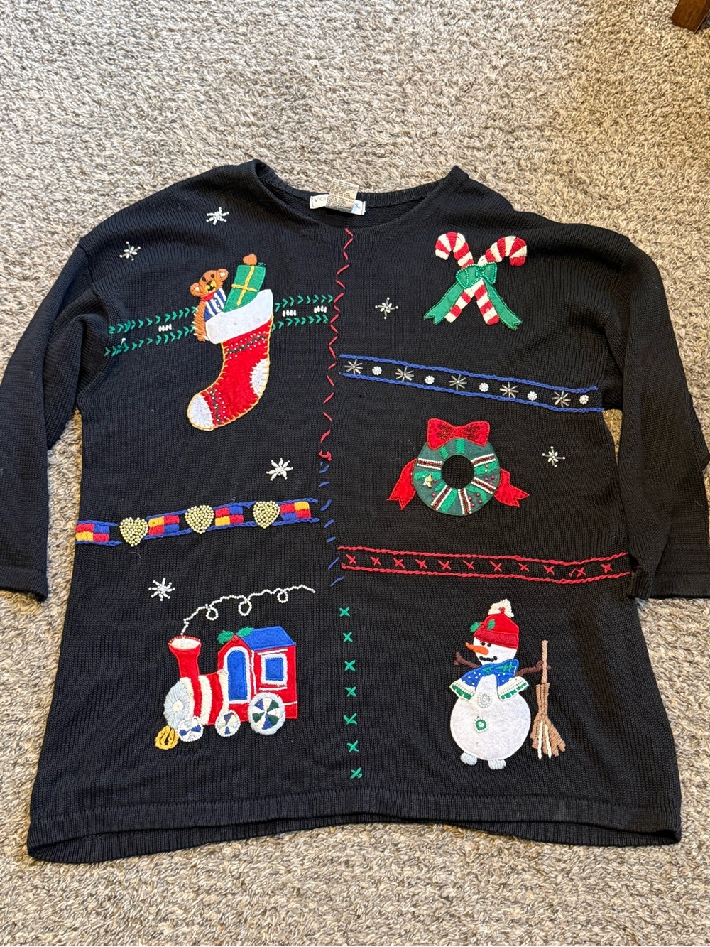 Victoria Jones Woman Black Holiday Crewneck Sweater with Festive Appliquรฉs